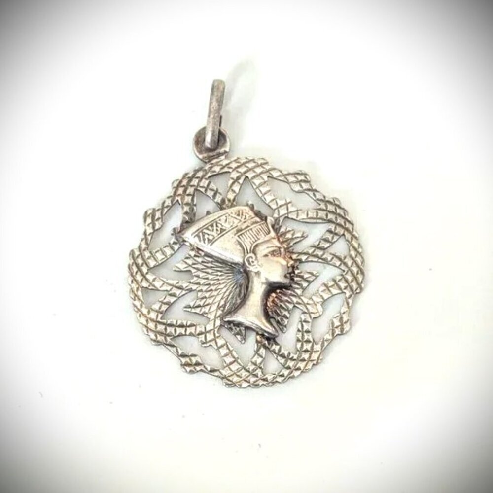 Nefertiti Egyptian Sterling Silver 925 Medallion Vintage Estate Pendent Necklace